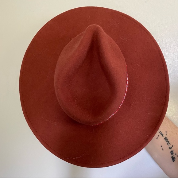 Universal Thread Hat - Picture 2 of 3